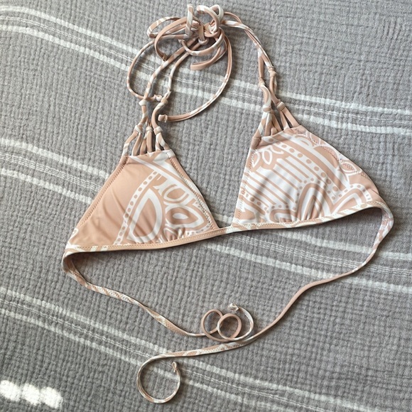 Aerie Bikini Tops in SMALL & an Aerie Bikini Bottom in MEDIUM - Picture 9 of 15